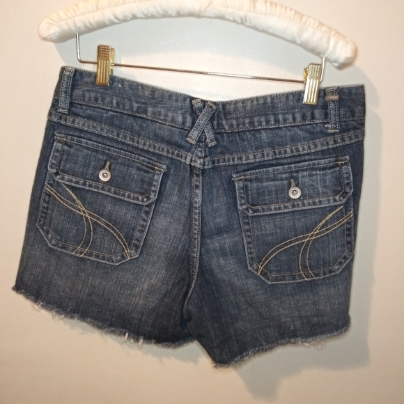 Mudd Jeans Distressed Medium Wash, Mid Rise, Button Flap, Cut-Off Denim Shorts - Picture 3 of 6